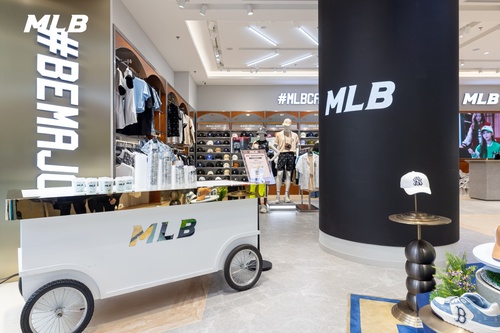MLB品牌智慧连锁门店智能显示屏解决方案