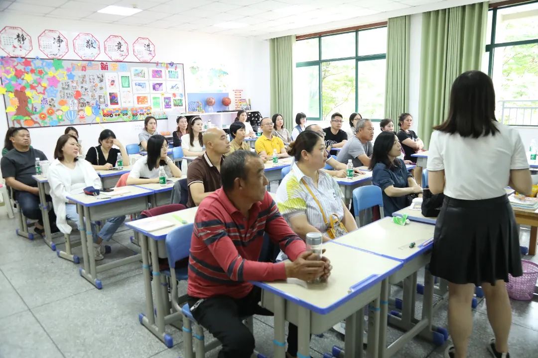 双向奔赴话成长，家校携手育未来——成都王府小学部家长开放日活动