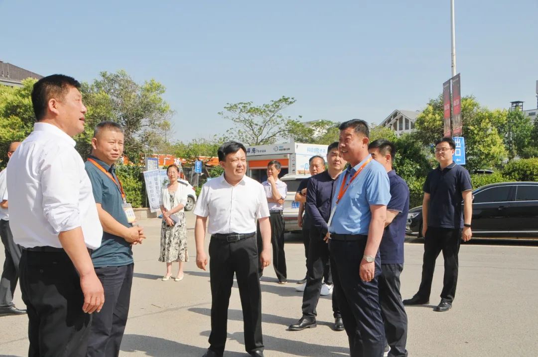 济南市章丘区委常委、政法委书记魏志胜莅临集团济南金田市场督导检查