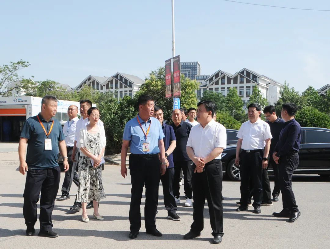 济南市章丘区委常委、政法委书记魏志胜莅临集团济南金田市场督导检查