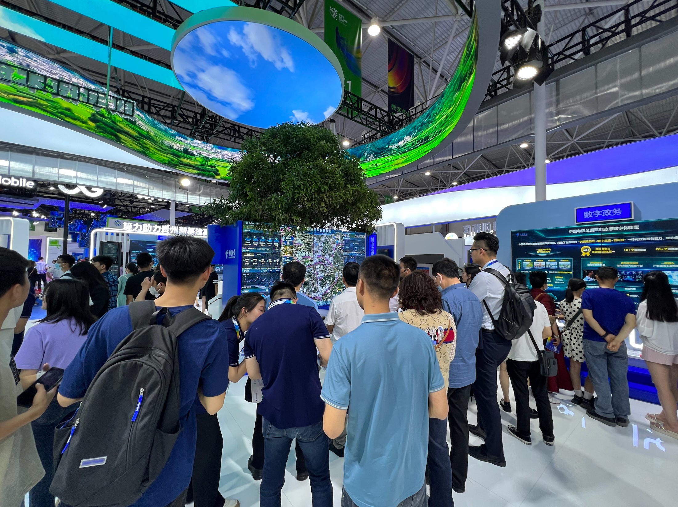 yd222云顶线路检测中心携手中国电信 创新技术产品闪亮2023“数博会”