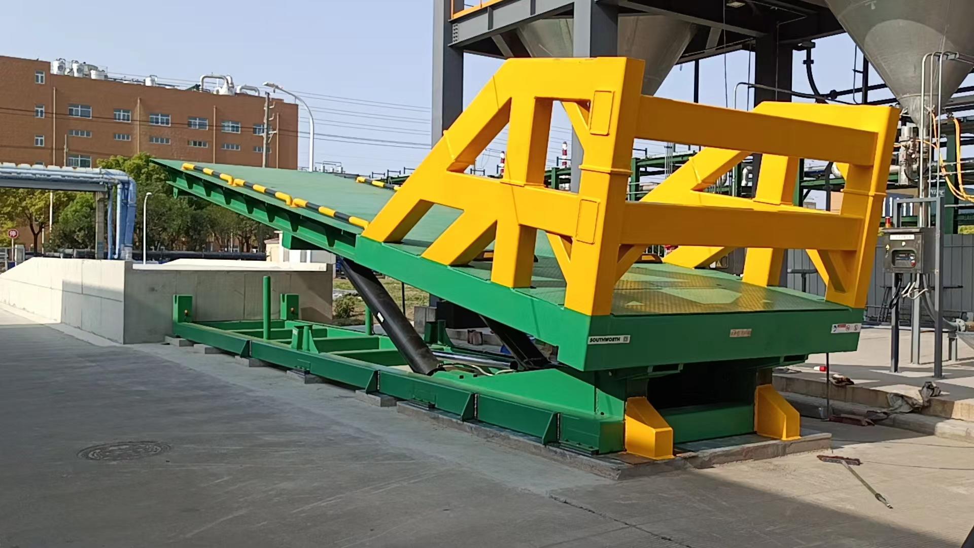 SOUTHWORTH Customized Large Container Tilter with a 20T Capacity and a 12x3m Platform