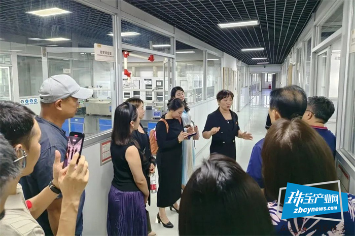 珠宝设计与工艺师协会会长郑陈曼芝一行考察百泰集团 珠宝设计与工艺师协会会长郑陈曼芝一行考察百泰集团