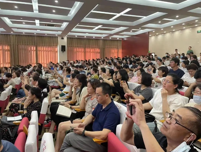 杨娟教授受邀至北京市第二十中学做《如何进行科学的亲子沟通》专题讲座 杨娟教授受邀至北京市第二十中学做《如何进行科学的亲子沟通》专题讲座