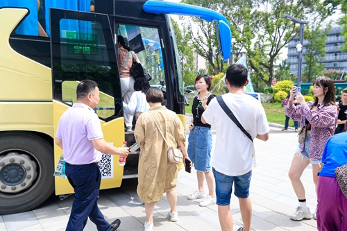 定制公司“趣玩夏日，樂(lè)游儀征”文旅直通車(chē)正式發(fā)班