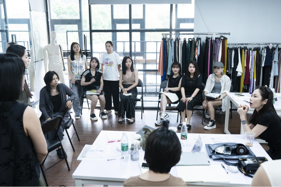 学员故事|通往服装梦想的路上的确有一道高墙,但它只阻止不够热爱的人。 学员故事|通往服装梦想的路上的确有一道高墙,但它只阻止不够热爱的人。