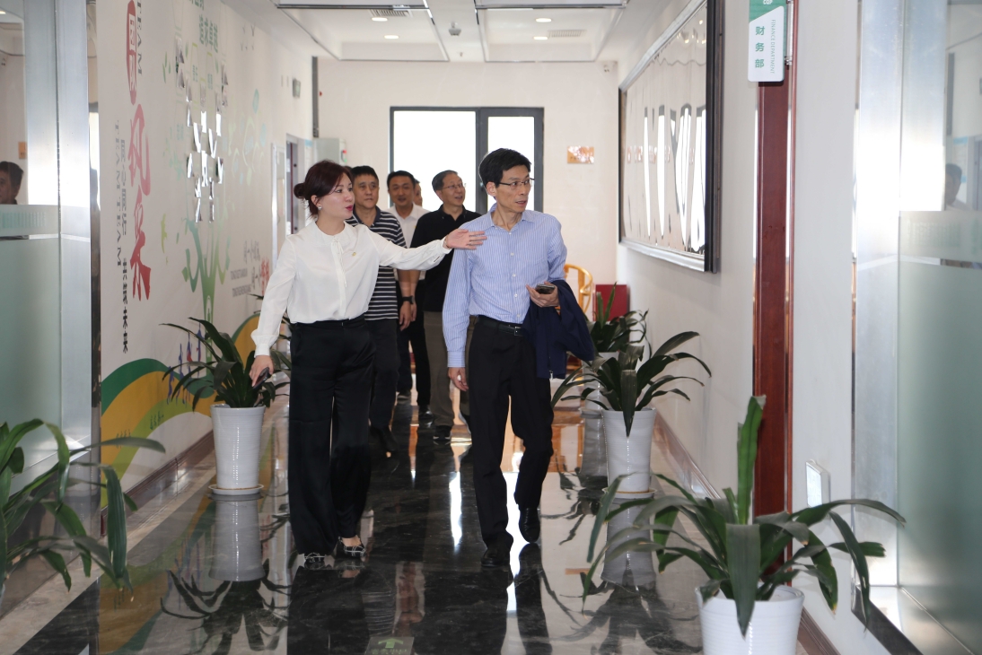 重庆化医集团党委委员、监事会主席杜朝刚一行莅临重药陕西调研指导工作