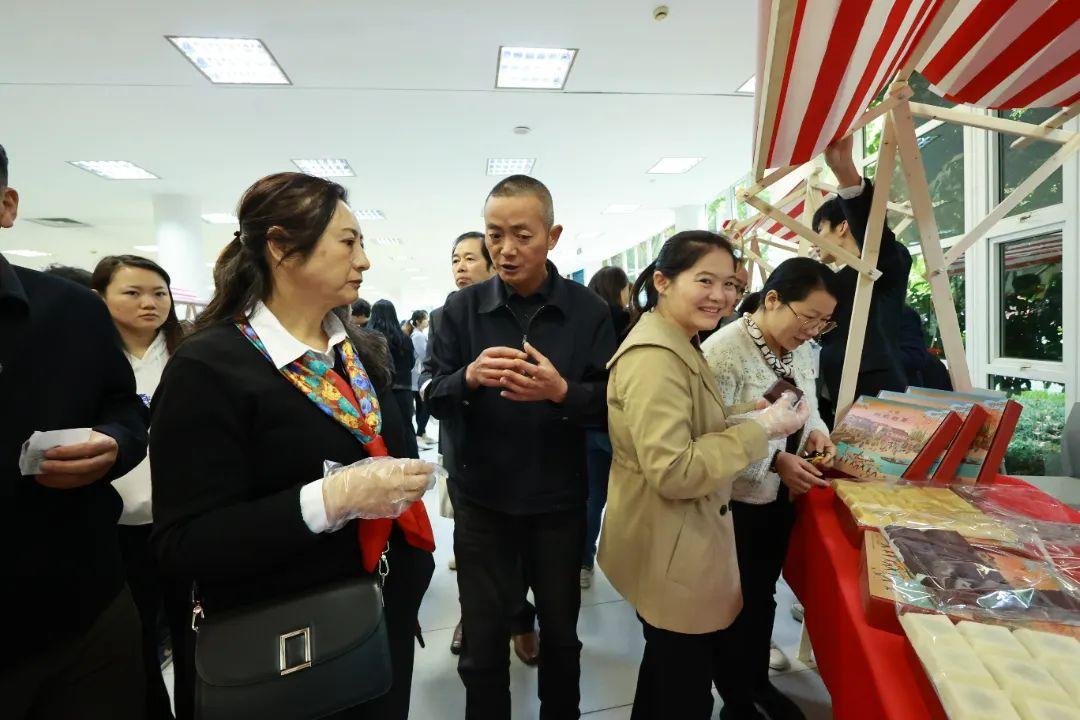 “阳光正青春，非遗四月行”上海立达学院贯彻落实主题教育之首届非遗文化进校园活动