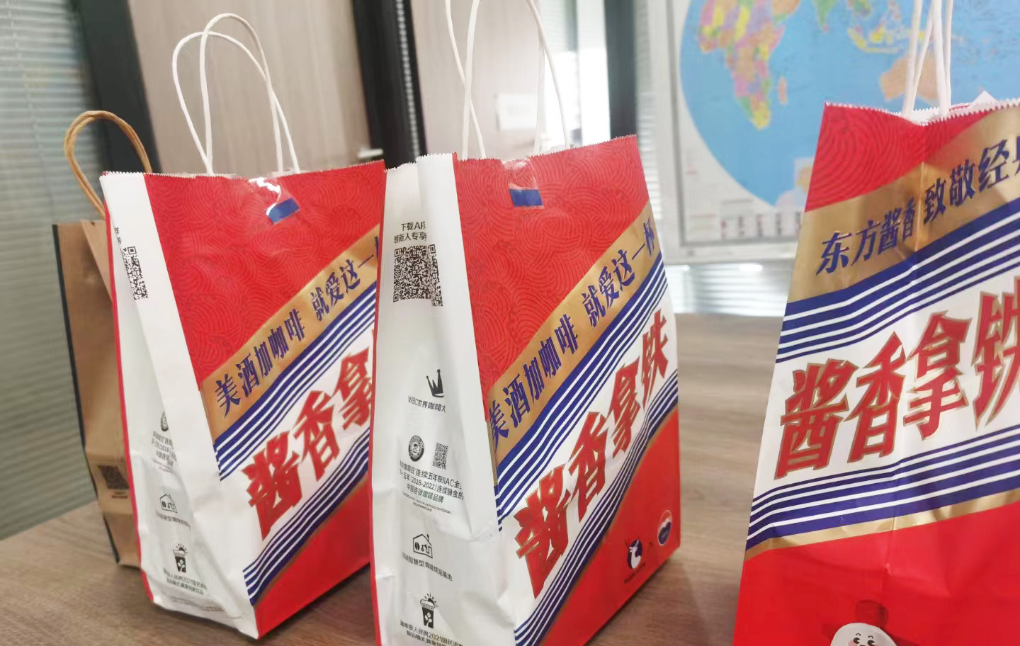 “酱香拿铁”首日销售超1亿元、广药集团成立精酿啤酒公司...本期10条男士消费热点 “酱香拿铁”首日销售超1亿元、广药集团成立精酿啤酒公司...本期10条男士消费热点