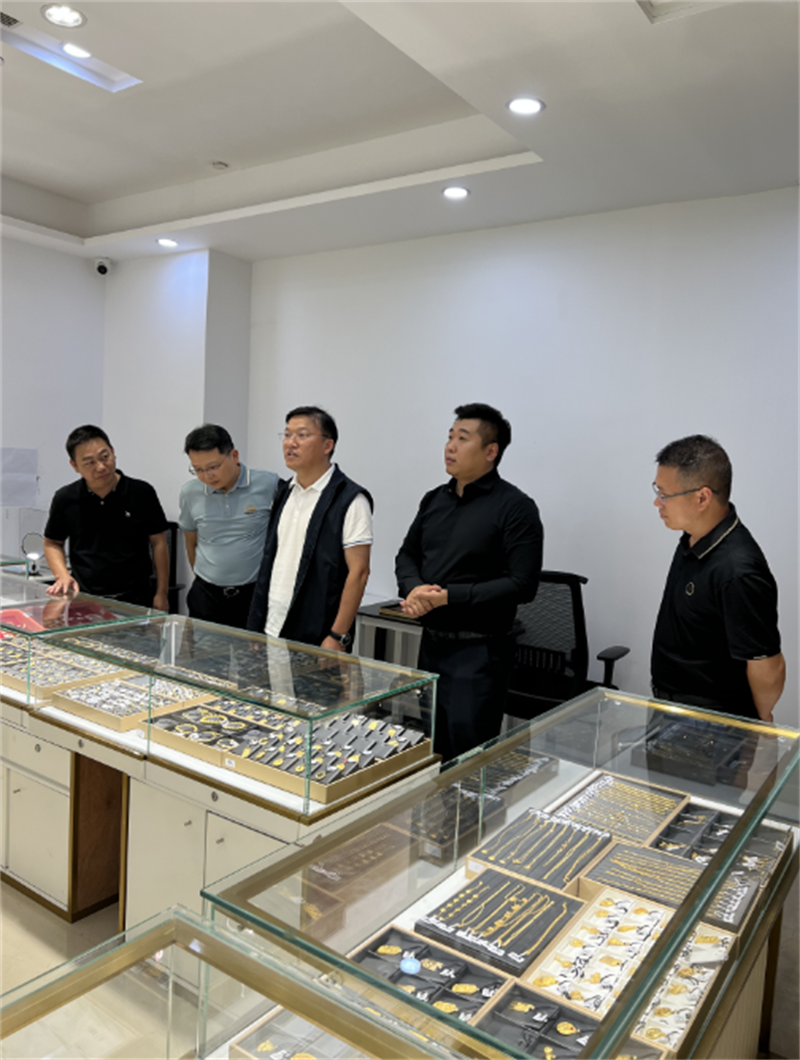 贺州市委常委、副市长谢兵一行考察深圳珠宝产业