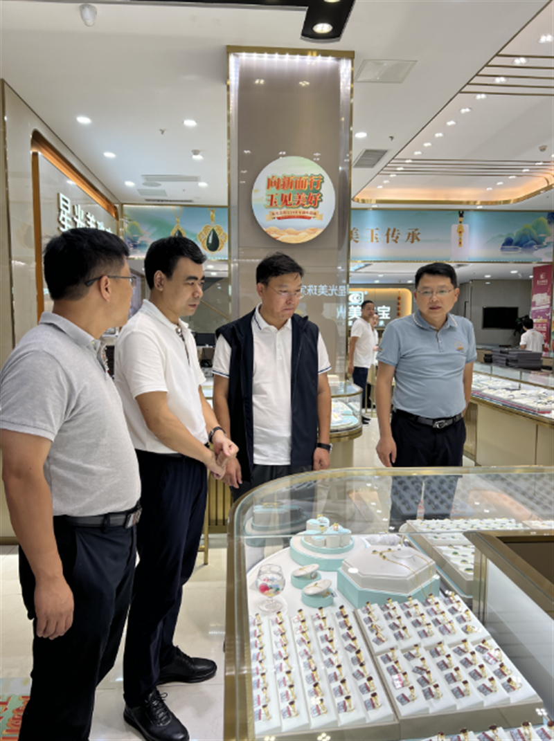 贺州市委常委、副市长谢兵一行考察深圳珠宝产业