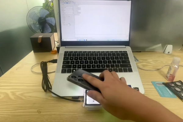 刷卡和扫码二合一内置式识别模组,支持身份证读取、二维码扫码 刷卡和扫码二合一内置式识别模组,支持身份证读取、二维码扫码