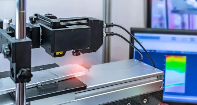 3D激光轮廓仪在锤电极片分切后端部毛刺检测的应用案例