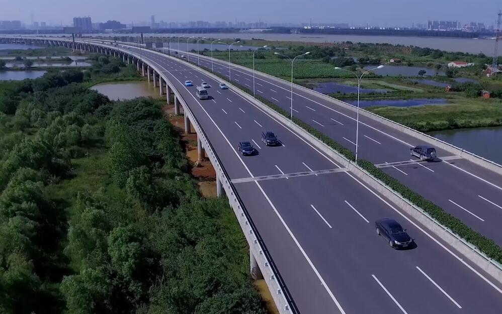武汉天河机场第二公路通道路面工程