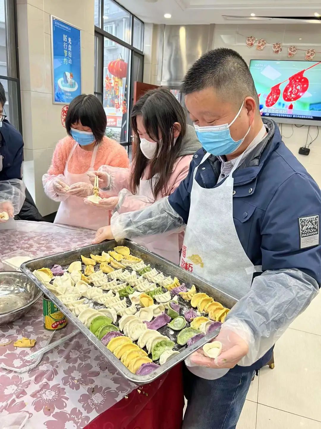 寒冬送溫暖 餃子迎新年