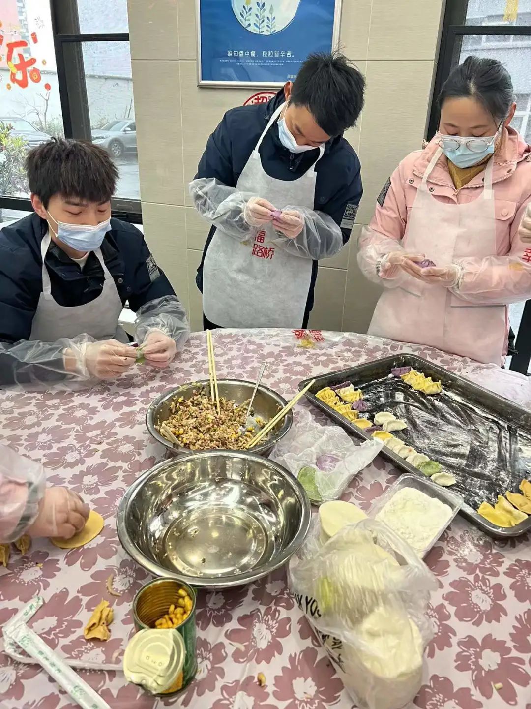 寒冬送溫暖 餃子迎新年