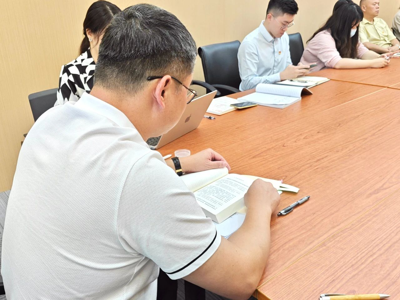 广东洛亚律师事务所党支部顺利召开党员大会暨组织生活会