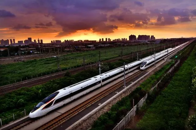 我国首条设计时速350公里高铁15年运客3.4亿人次