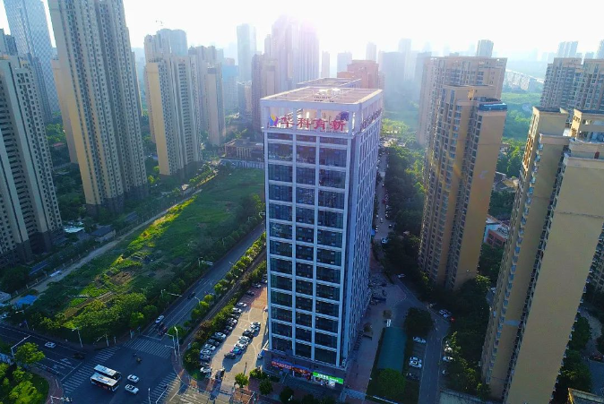武汉市科技局局长盛继亮、汉阳区区长郭笑撰一行调研华科育新大健康科技园（汉阳）