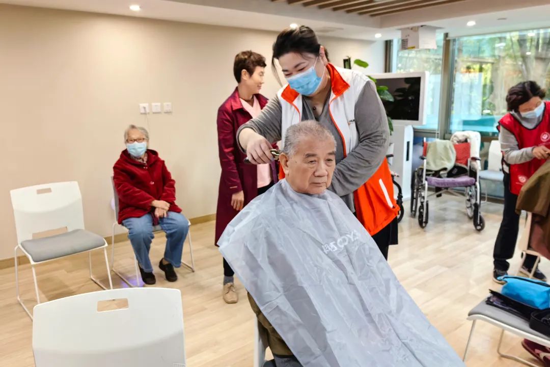 关爱特殊老人|北京扶老助残基金会公益服务走进老年公寓,助老焕新颜 关爱特殊老人|北京扶老助残基金会公益服务走进老年公寓,助老焕新颜