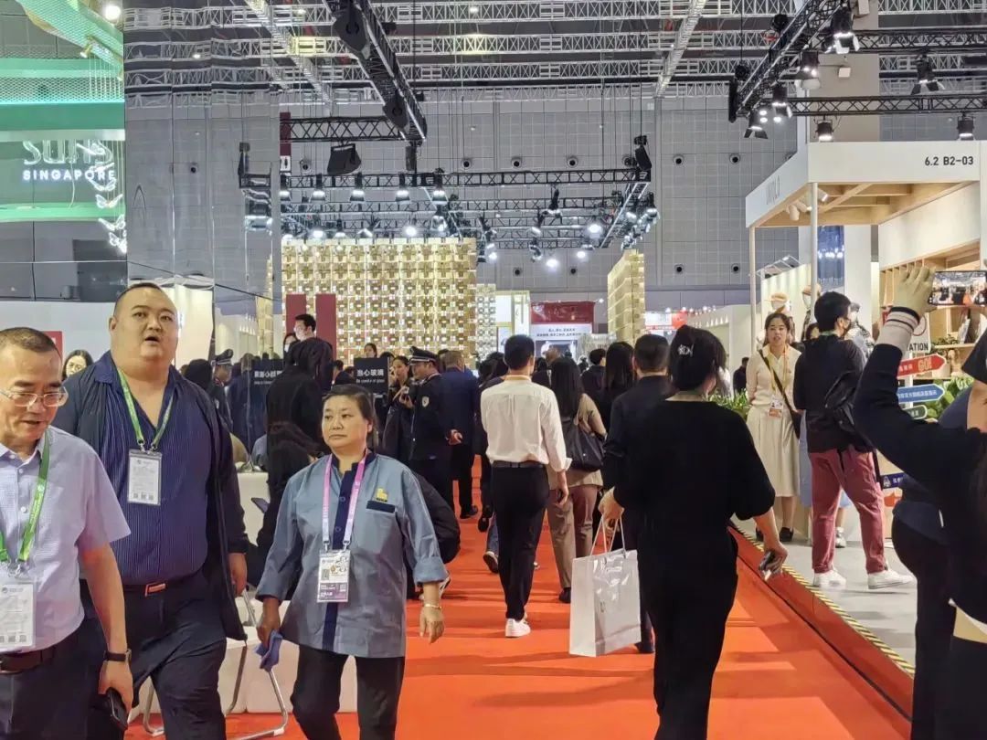 集團重慶市場組織市場業戶赴2023年中國國際進口博覽會考察學習