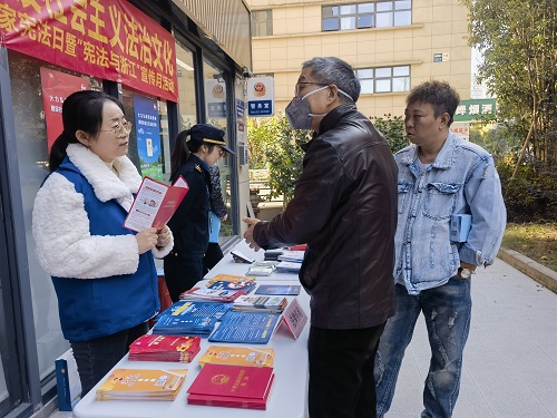 九恒所徐晶律师参与丁兰街道“普法盛宴” 九恒所徐晶律师参与丁兰街道“普法盛宴”
