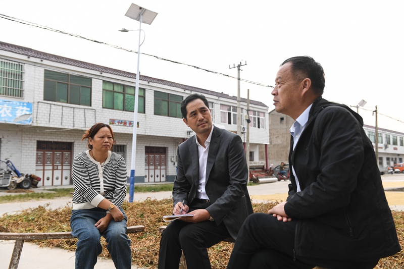 永远在路上——以习近平同志为核心的党中央引领全面从严治党向纵深推进