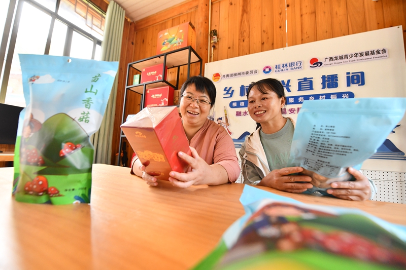 永远在路上——以习近平同志为核心的党中央引领全面从严治党向纵深推进