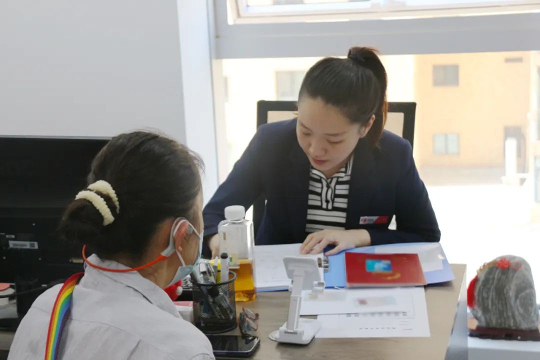 爱传承守家公司捐赠1万份“传家保”法律服务卡——发展银发经济,保障老人安享幸福 爱传承守家公司捐赠1万份“传家保”法律服务卡——发展银发经济,保障老人安享幸福