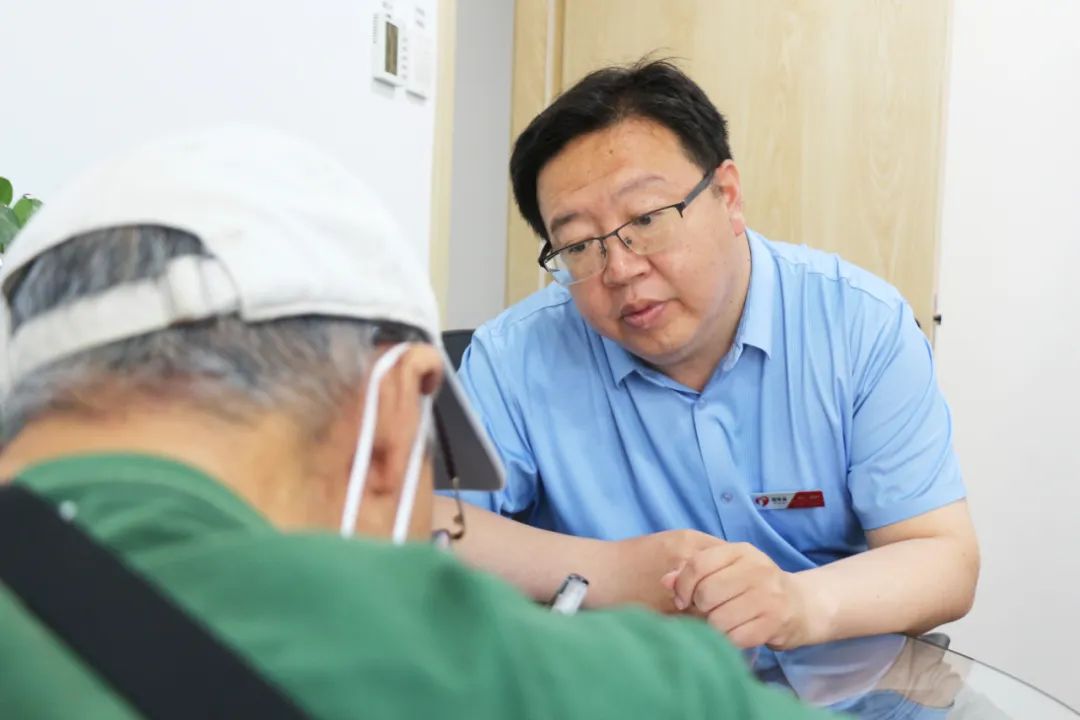 爱传承守家公司捐赠1万份“传家保”法律服务卡——发展银发经济,保障老人安享幸福 爱传承守家公司捐赠1万份“传家保”法律服务卡——发展银发经济,保障老人安享幸福
