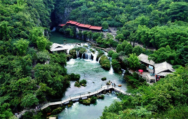 The projection of the Tianhetan dry karst cave used Krinda projectors