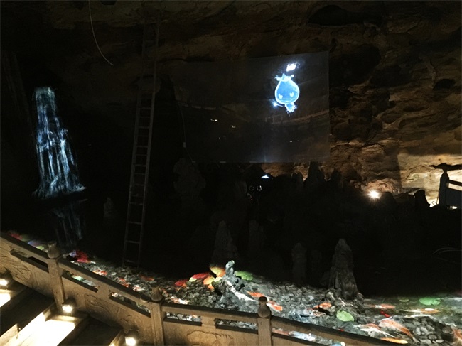 The projection of the Tianhetan dry karst cave used Krinda projectors