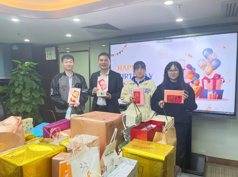 员工生日会 | 同聚共乐 欢庆生辰