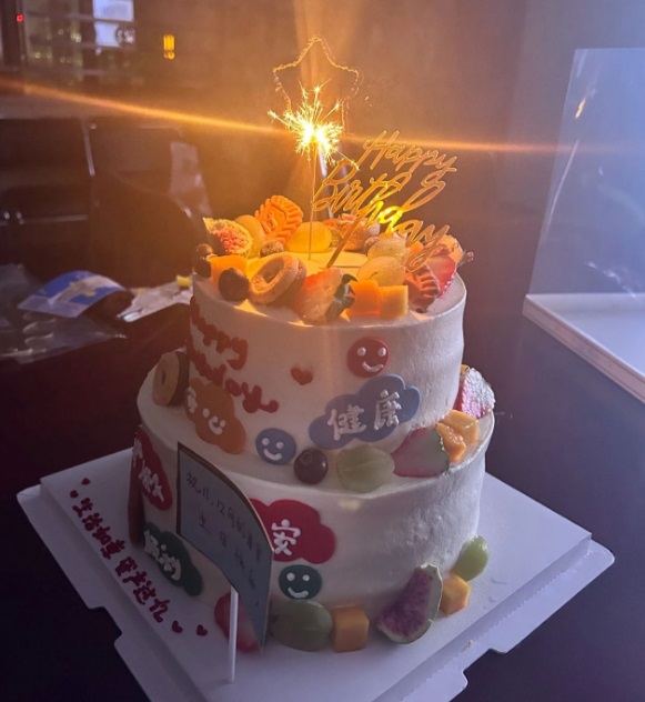 员工生日会 | 同聚共乐 欢庆生辰