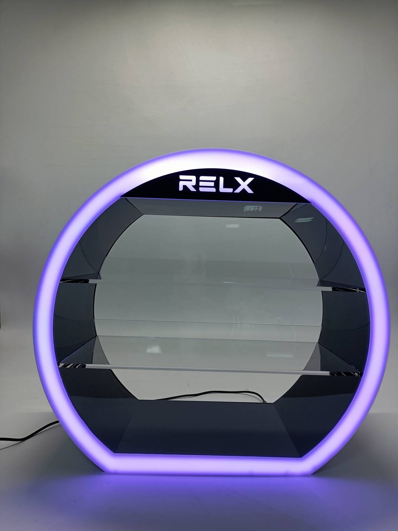 圆·光影  圆弧包围立式LED电子烟展示柜