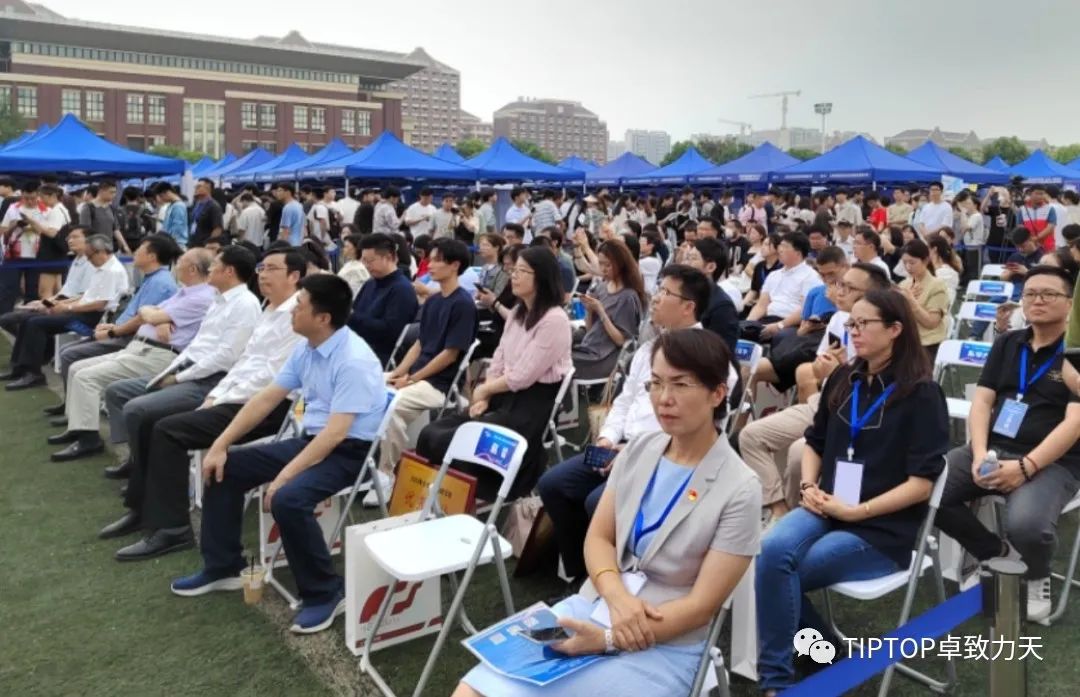 TIPTOP卓致力天精彩亮相上海高校毕业生秋季校园招聘会！