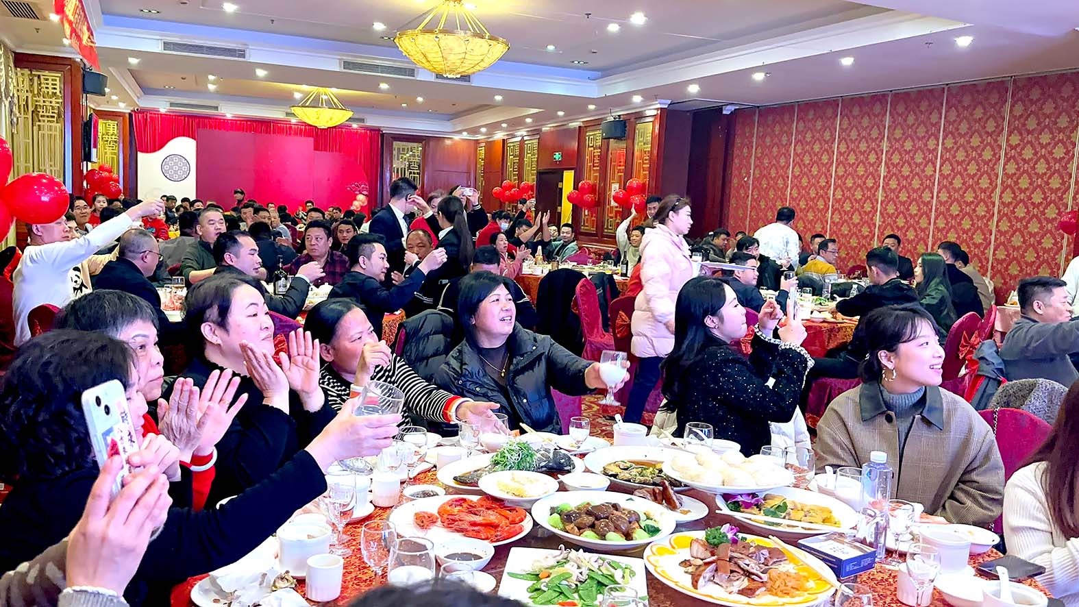 诚信鸿建设2024年“共创辉煌，赢战未来”年会盛典！