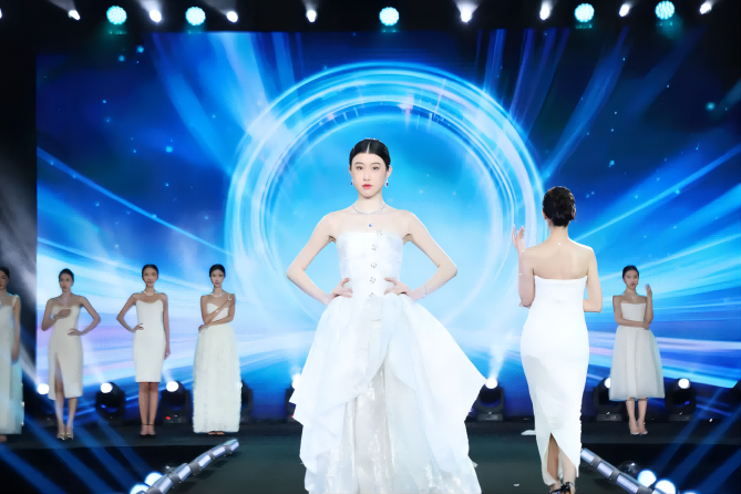 第三届国际珠宝首饰流行趋势发布会  （中国·广州番禺）  正式开幕！