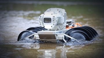 水陆两栖检测机器人