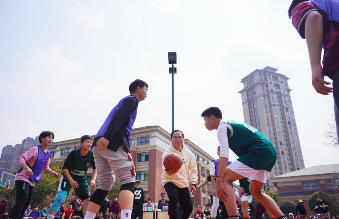 飞扬青春，燃烧激情——成都王府六七年级开展篮球联赛