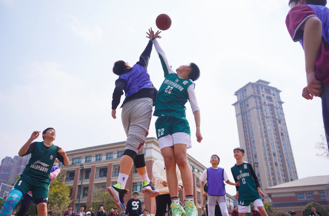 飞扬青春，燃烧激情——成都王府六七年级开展篮球联赛