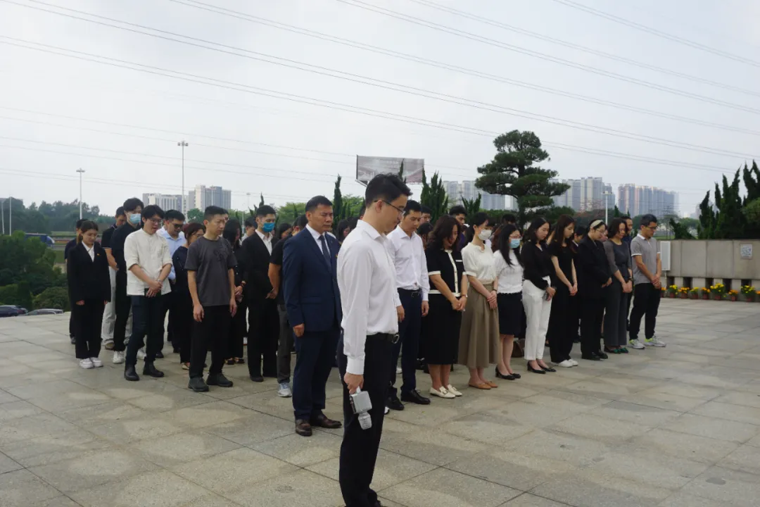 雄远党建|缅怀革命先烈 践行初心使命——我所律师参加番禺区司法局、番禺区律工委组织的祭扫植地庄抗日战斗烈士纪念碑活动