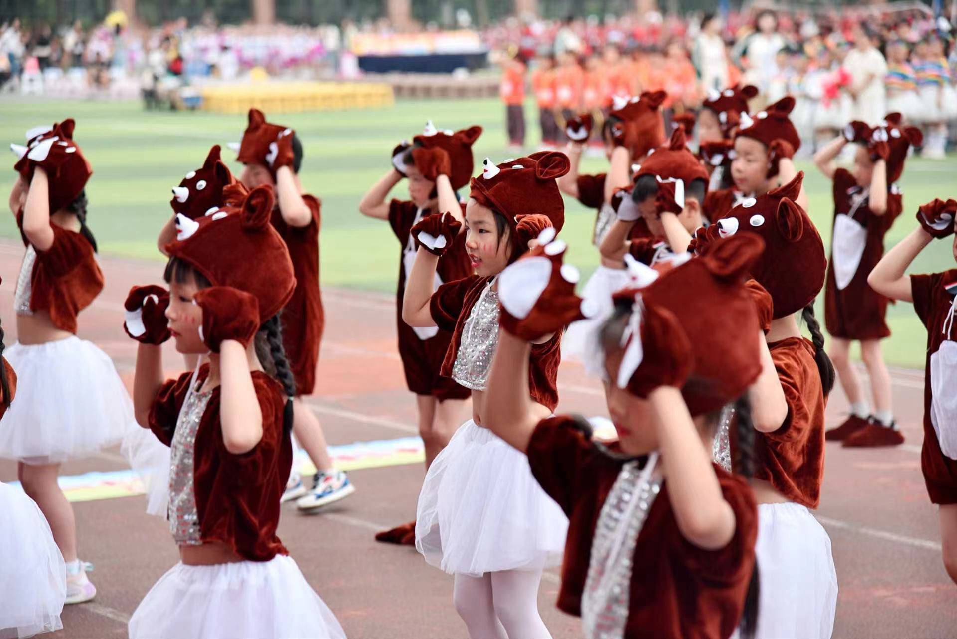 小学部举行春季运动会，尽显艺术魅力