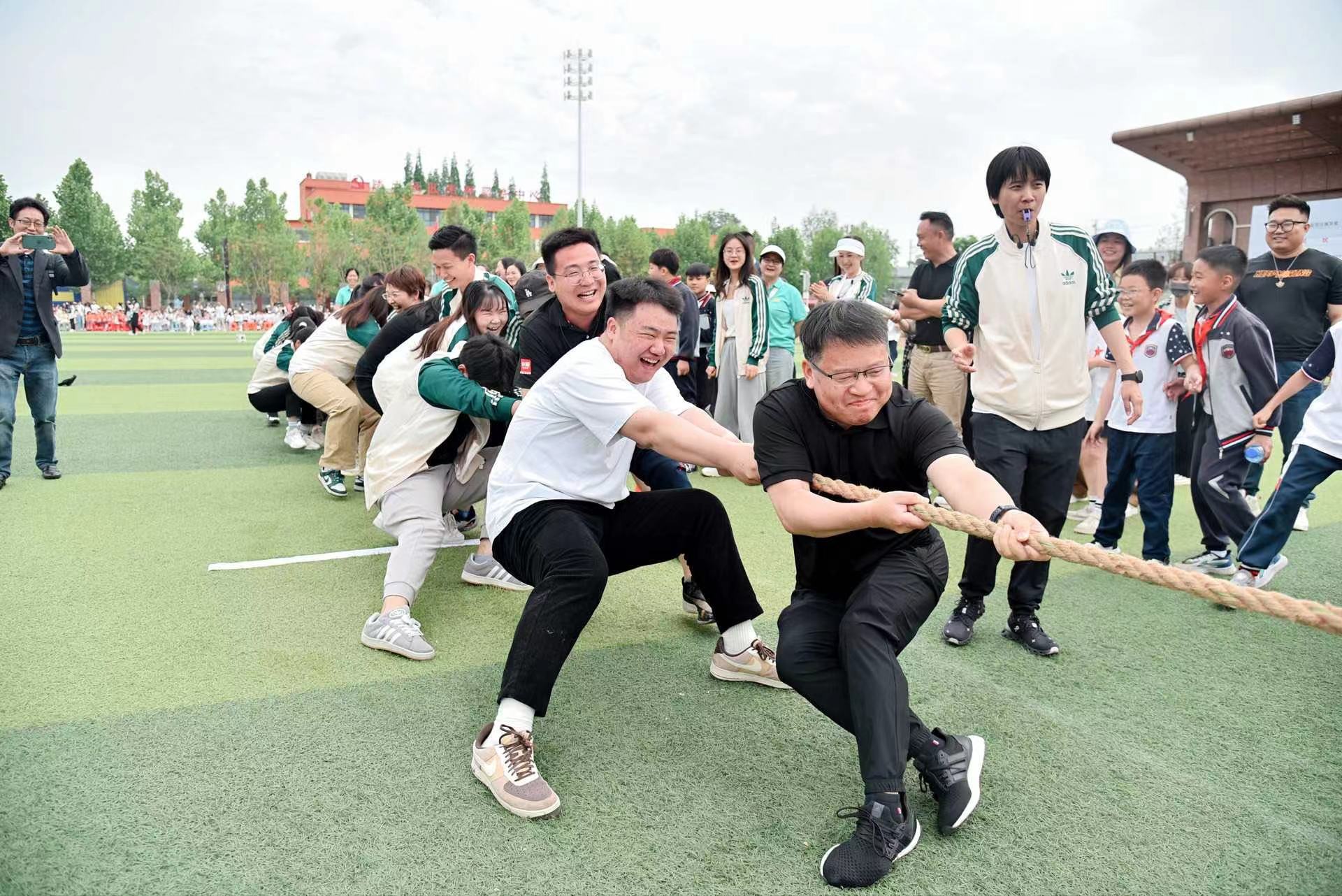 小学部举行春季运动会，尽显艺术魅力