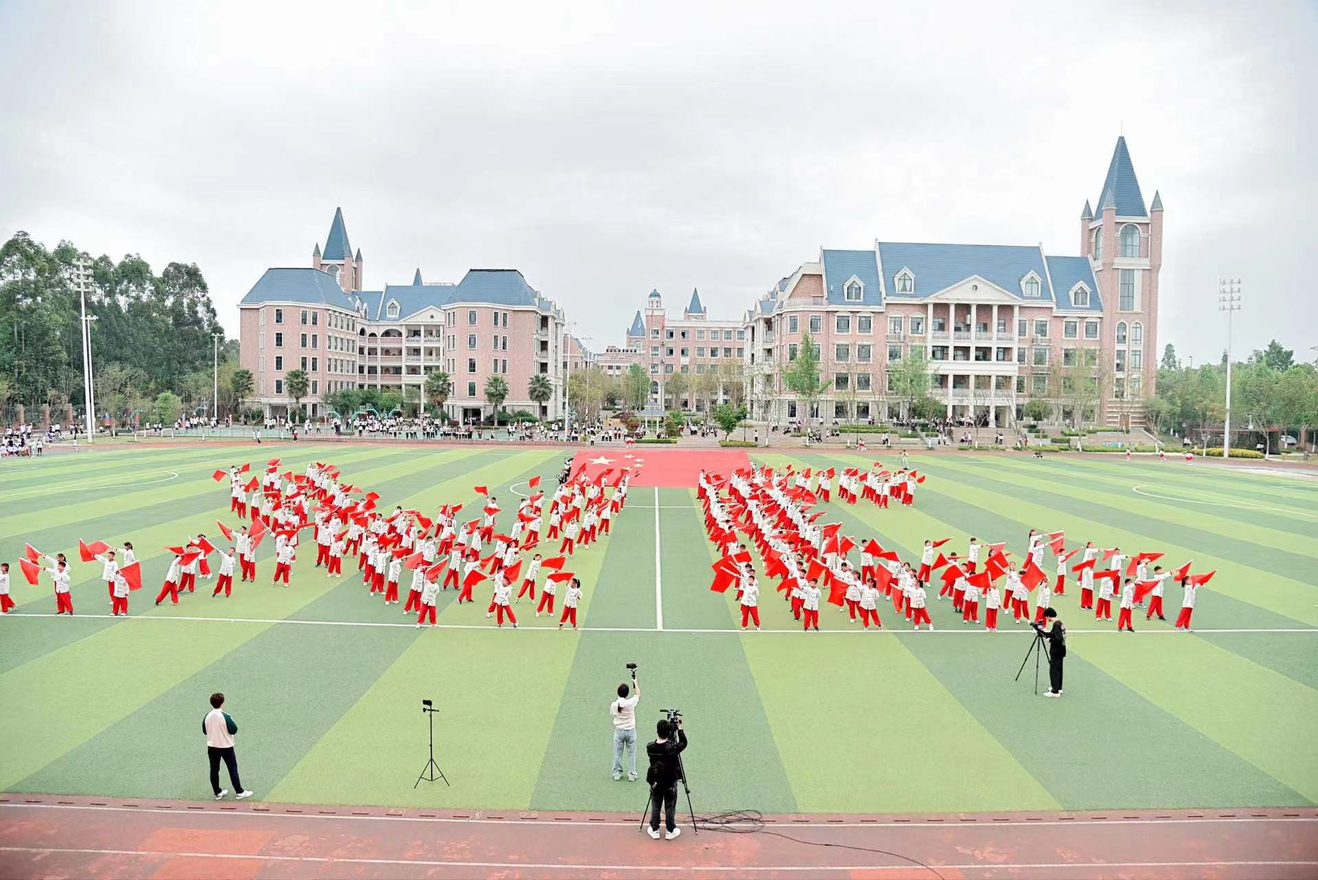 小学部举行春季运动会，尽显艺术魅力