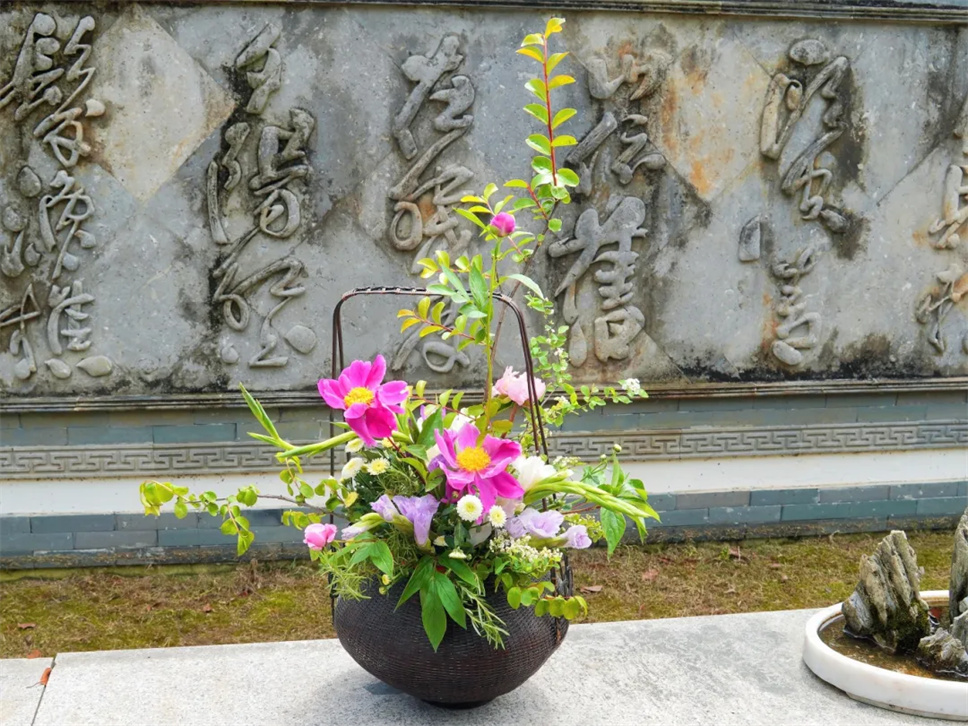 鳶尾花主題插花來了！為全國鳶尾盛會增添靚麗風(fēng)景