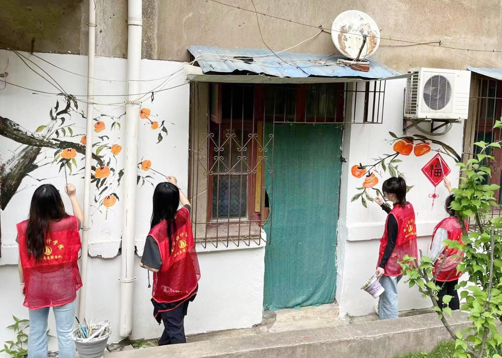 【湖北日报客户端】“小”墙绘传播劳动最光荣