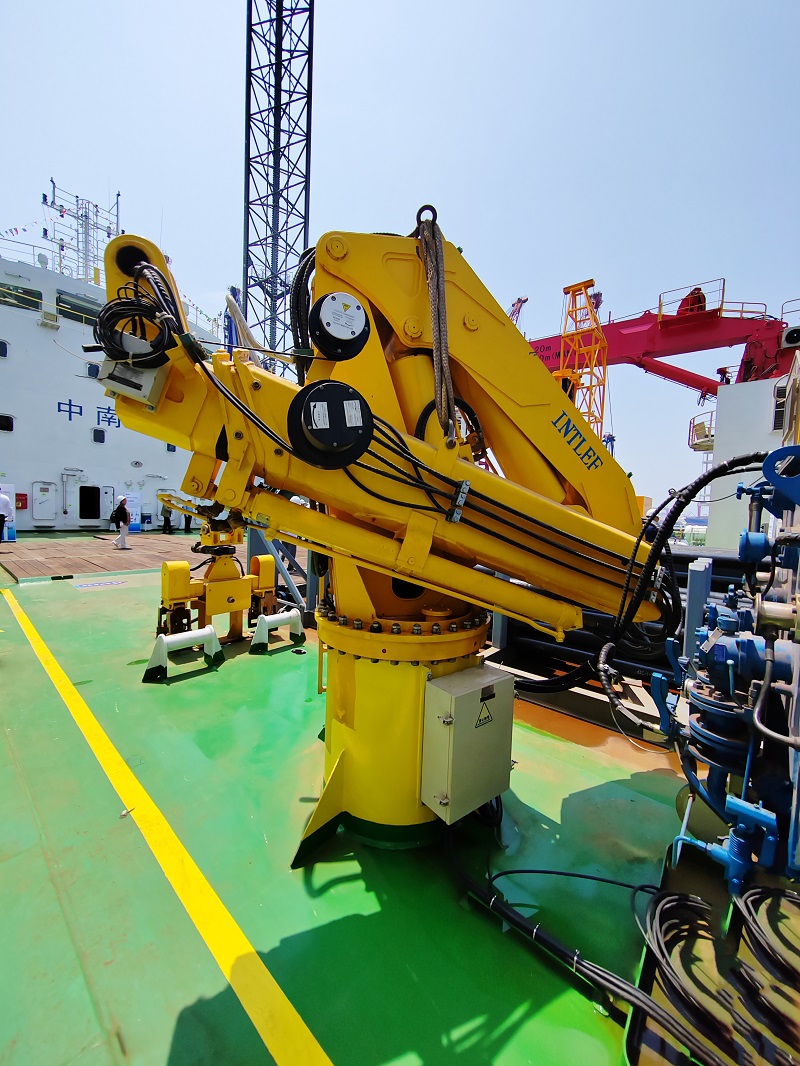 英特莱福抓管吊机亮相国之重器：中南院520海上勘测试验平台