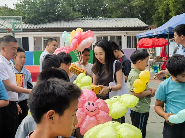 党建引领聚合力，红色精神润童心——康众集团党支部积极参与中关村丰台科技园区党群捐赠活动