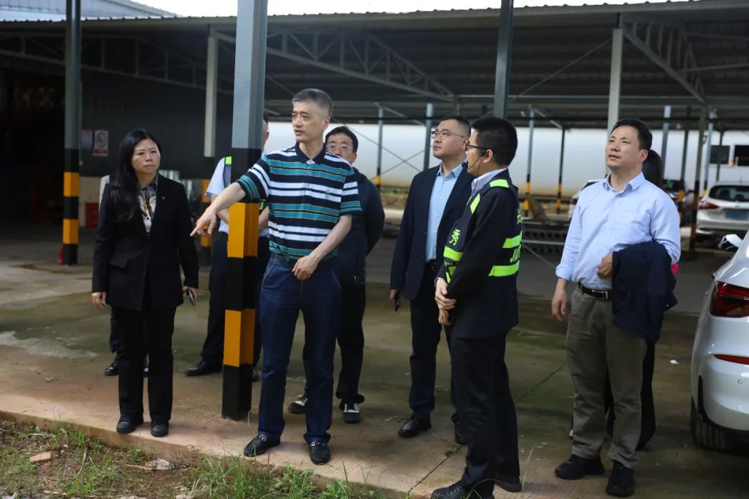 交通運輸部綜合規劃司領導考察長株高速長沙東服務區零碳試點專案建設情況